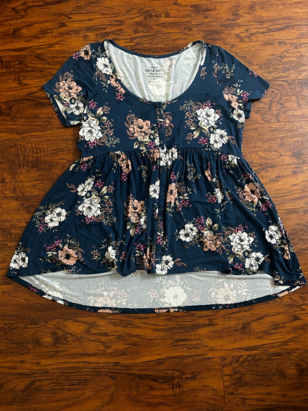 Torrid Super Soft Knits Blouse Navy Blue White Floral Peplum Top Short Sleeve